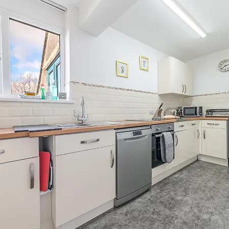 Two Minute Walk From The World Of Beatrix Potter, Apartment With Parking Bowness-on-Windermere Exterior photo