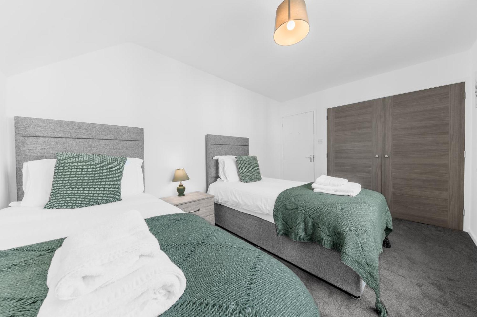 Apartment Two Minute Walk From The World Of Beatrix Potter, With Parking *