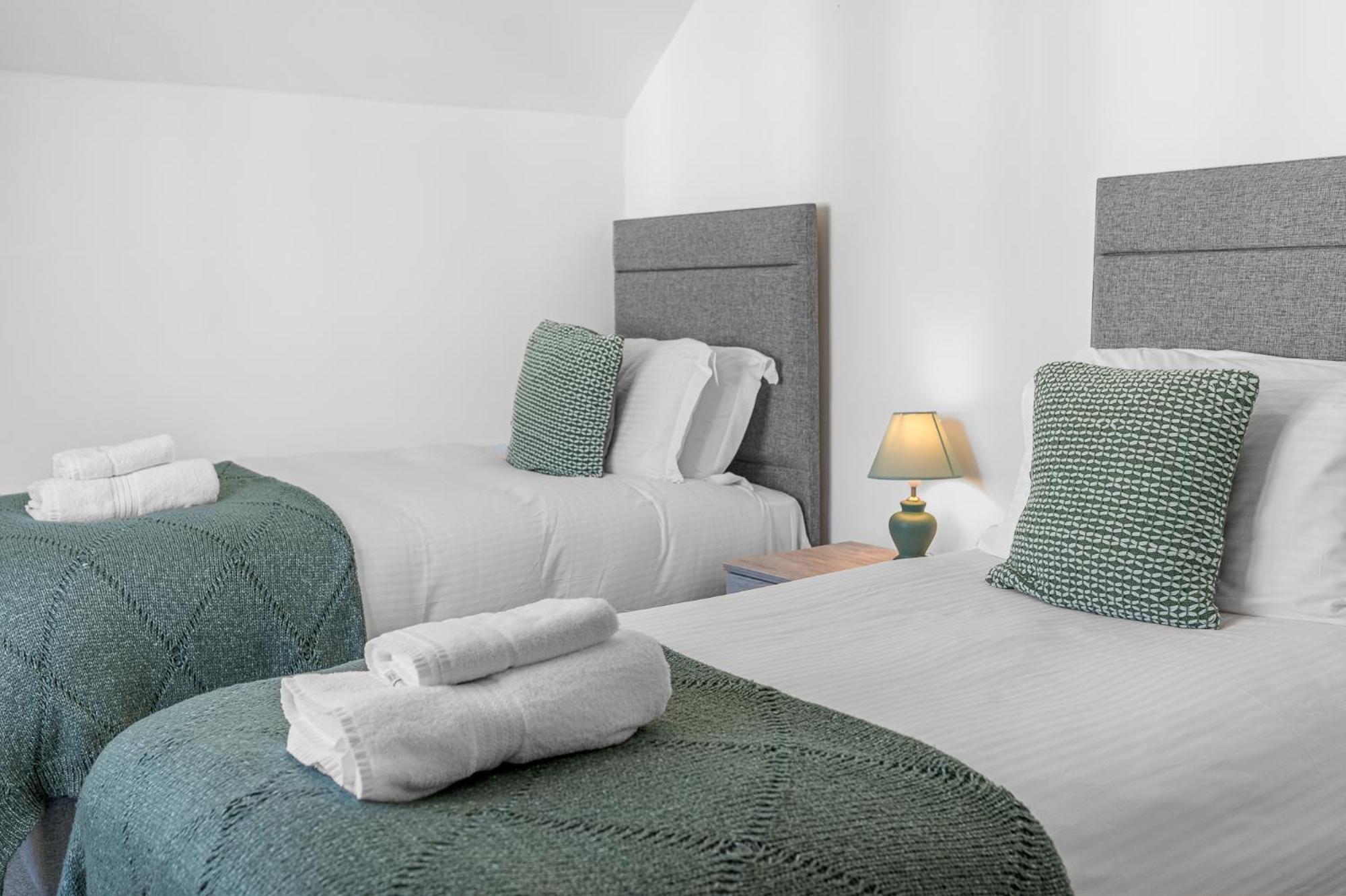 Two Minute Walk From The World Of Beatrix Potter, With Parking Apartment
