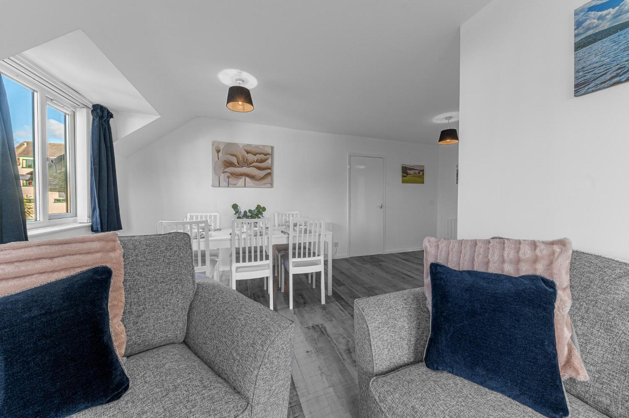 Two Minute Walk From The World Of Beatrix Potter, With Parking Apartment