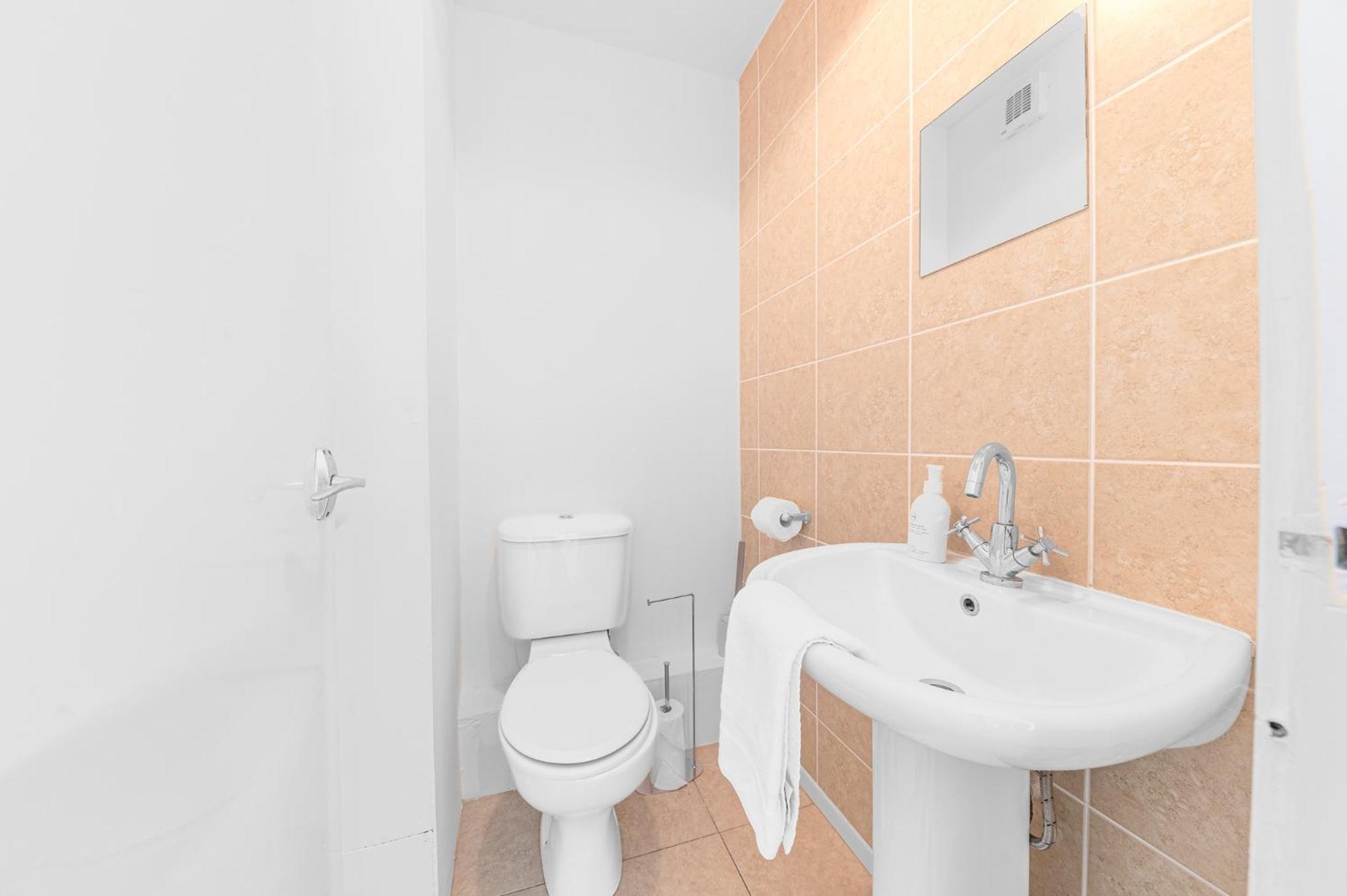 Apartment Two Minute Walk From The World Of Beatrix Potter, With Parking *