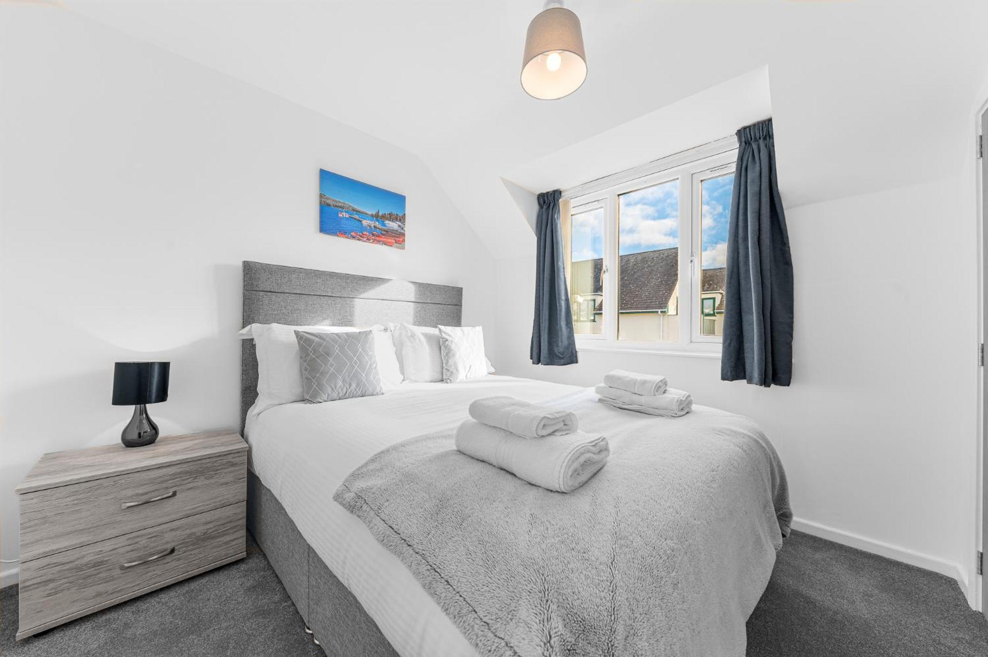 Apartment Two Minute Walk From The World Of Beatrix Potter, With Parking