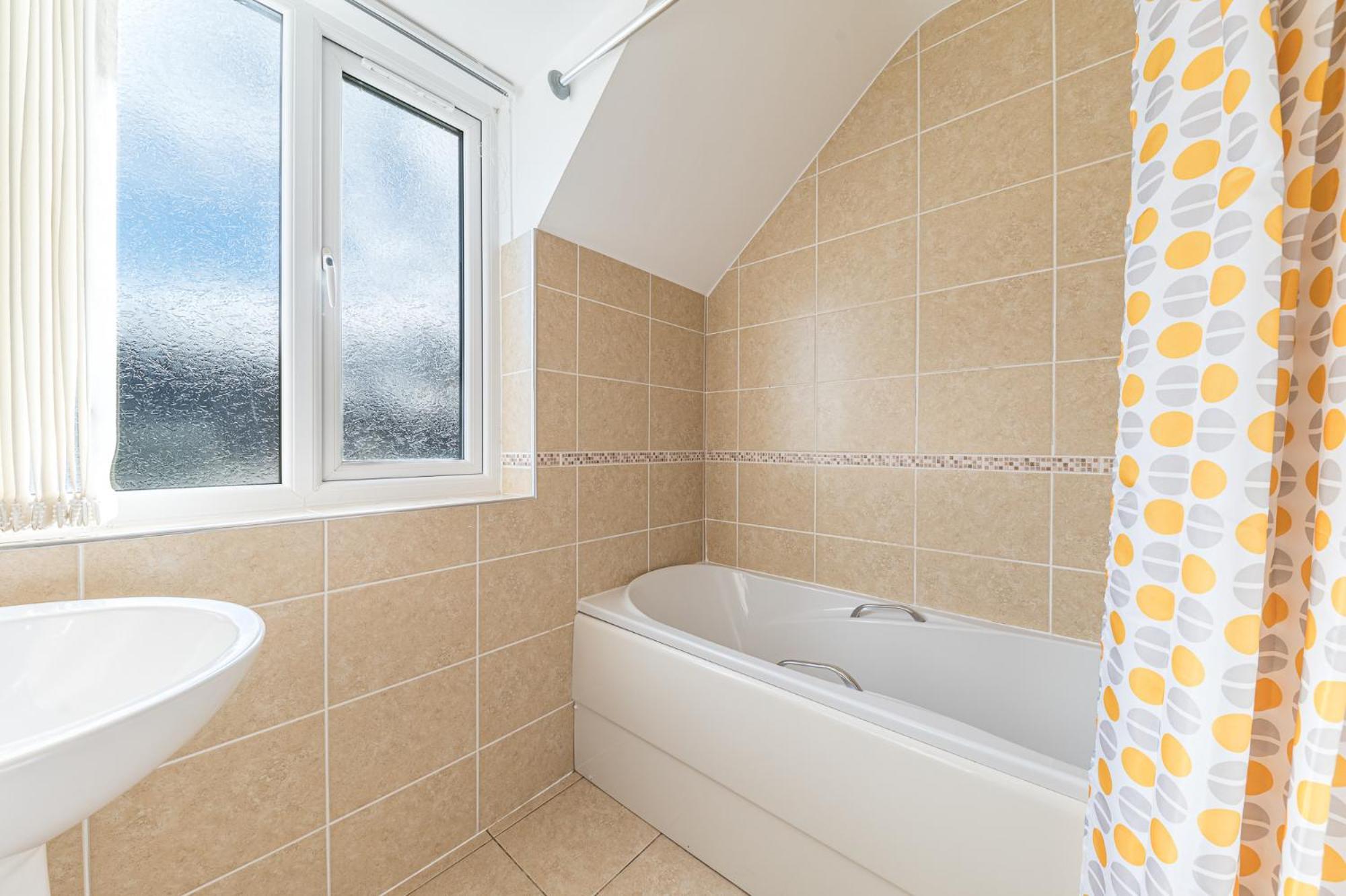 Two Minute Walk From The World Of Beatrix Potter, With Parking Apartment Bowness-on-Windermere