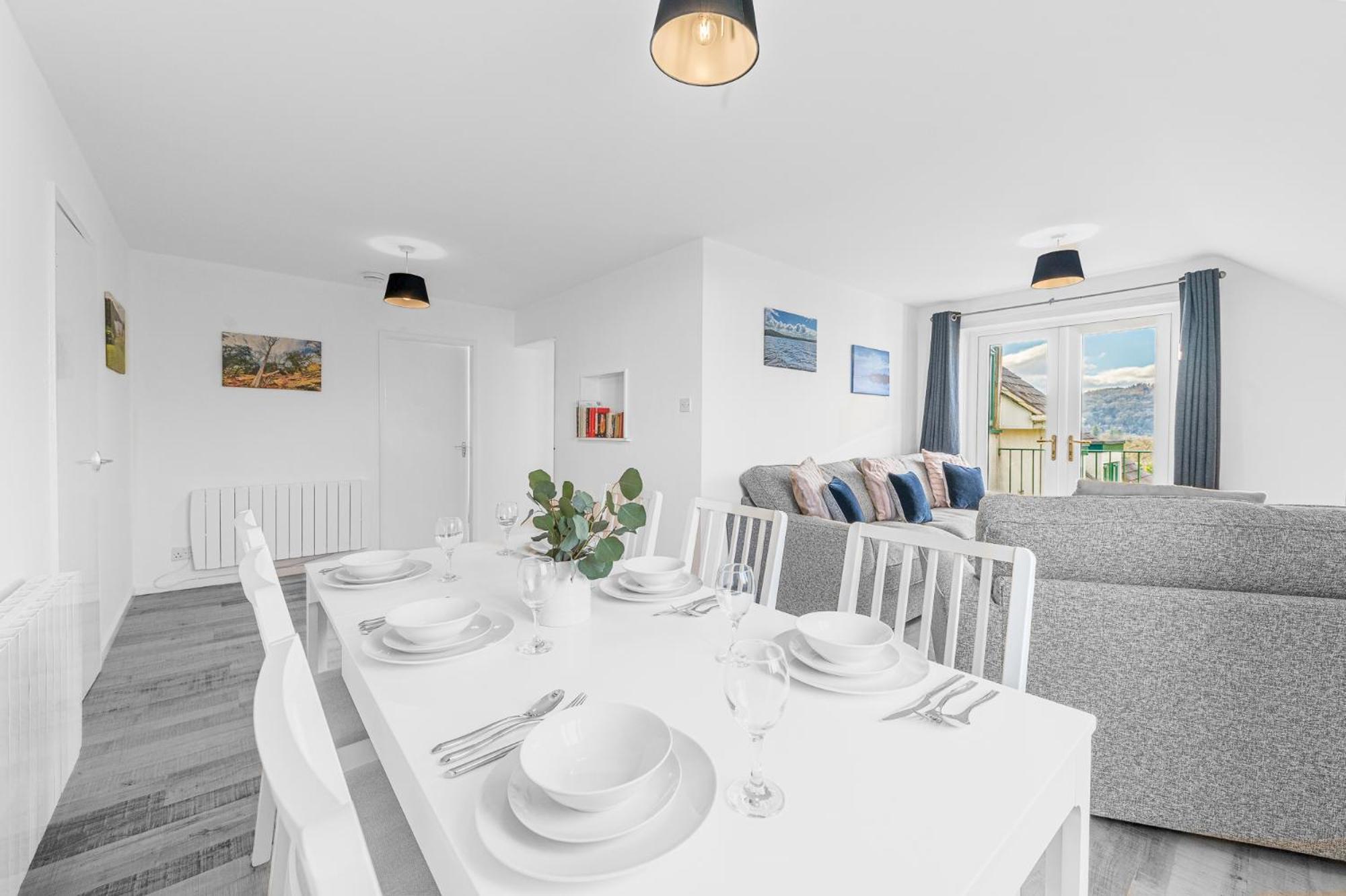 Apartment Two Minute Walk From The World Of Beatrix Potter, With Parking