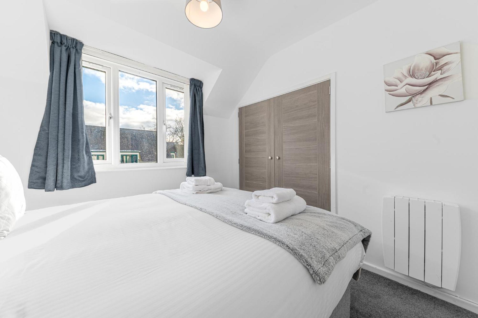 Apartment Two Minute Walk From The World Of Beatrix Potter, With Parking