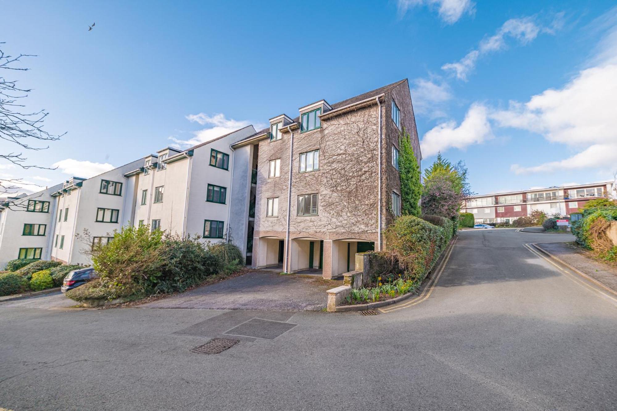 Two Minute Walk From The World Of Beatrix Potter, With Parking Bowness-on-Windermere