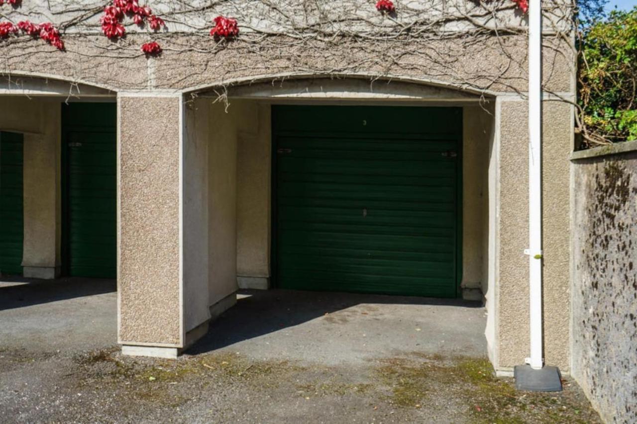 Two Minute Walk From The World Of Beatrix Potter, With Parking